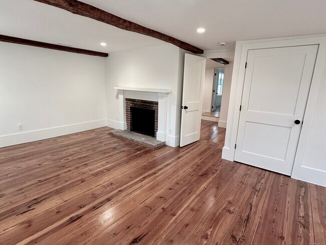 Building Photo - 2318 Mill Plain Rd