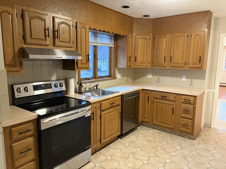 Primary Photo - 274 Derby St