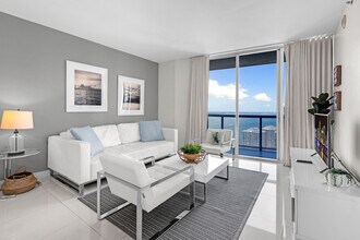Building Photo - 485 Brickell Ave