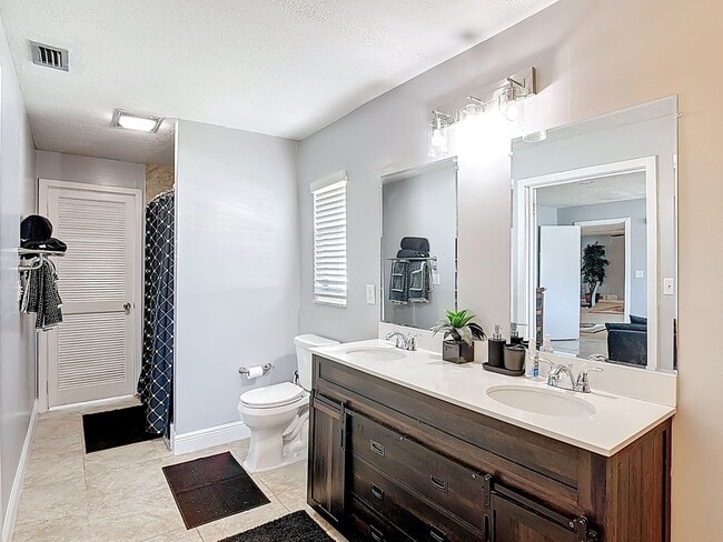 Building Photo - 3 Bedroom Home in Poinciana