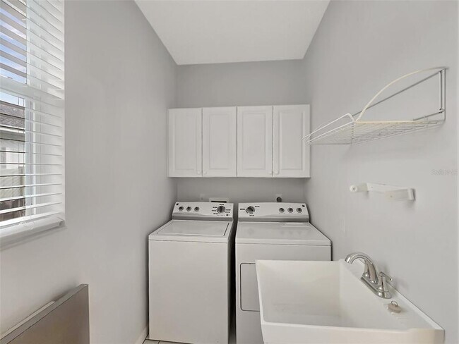 Building Photo - 5704 32nd St E