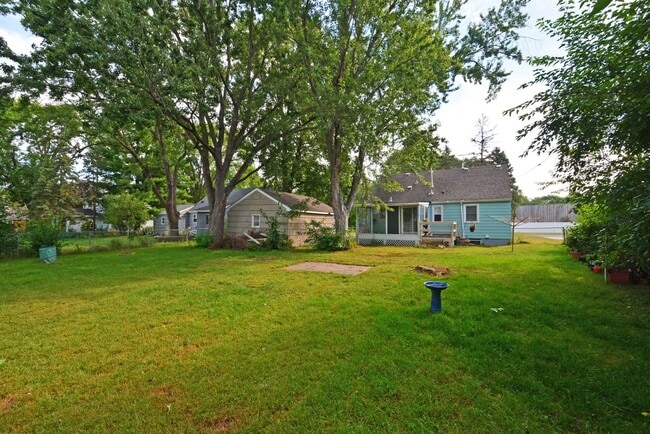 Building Photo - Charming 3-Bed 1.5-Bath Home Available in ...