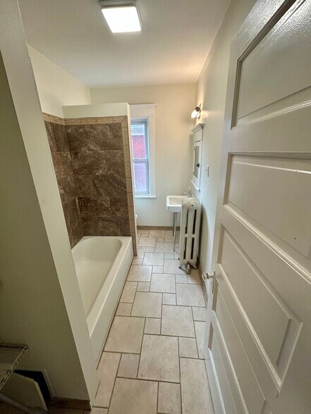 Building Photo - 2246 Birch St