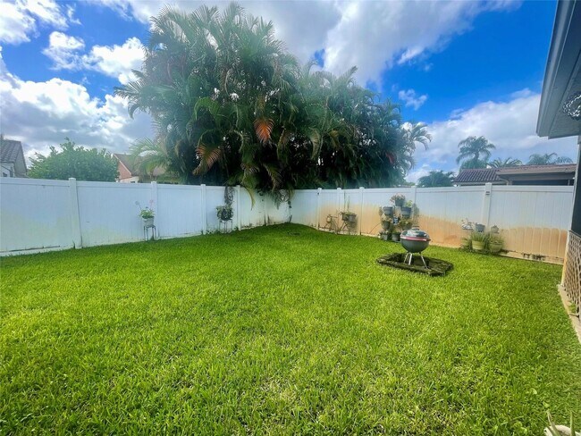 Building Photo - 9850 NW 25th Ct