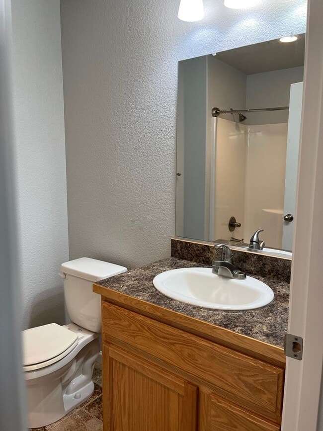 Building Photo - 3 Bedroom 2 Bathroom Home in the South Sub...