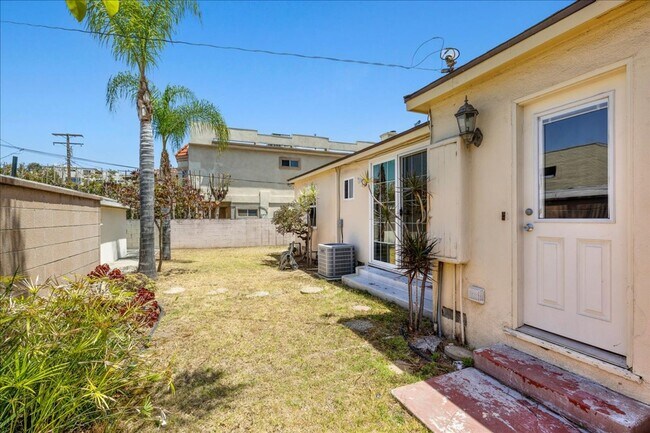 Building Photo - Corner lot home on a classic tree lined Beverly Hills street