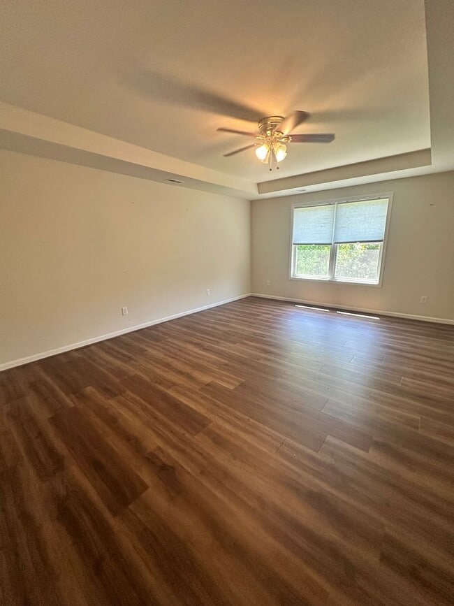 Building Photo - Spacious 4-Bedroom Home – Available Now!