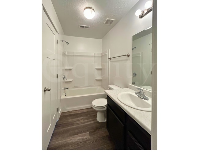 Building Photo - 674 E 380 N