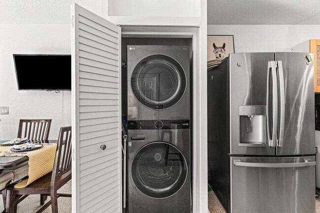 Building Photo - 340 NE 7th Ave