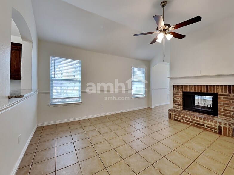 Building Photo - 87 Elmwood Trail