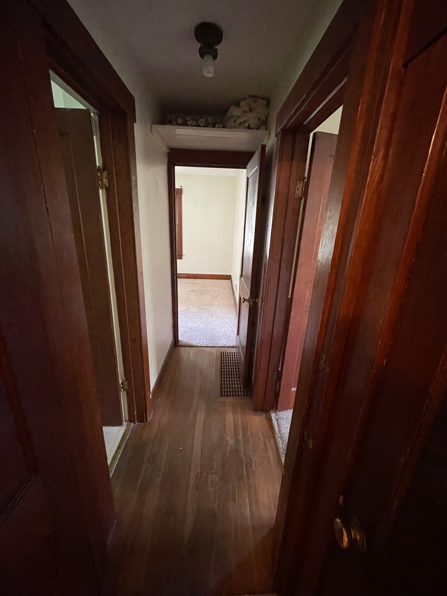 Hall to bedrooms \ bathroom - 1420 N Wahsatch Ave