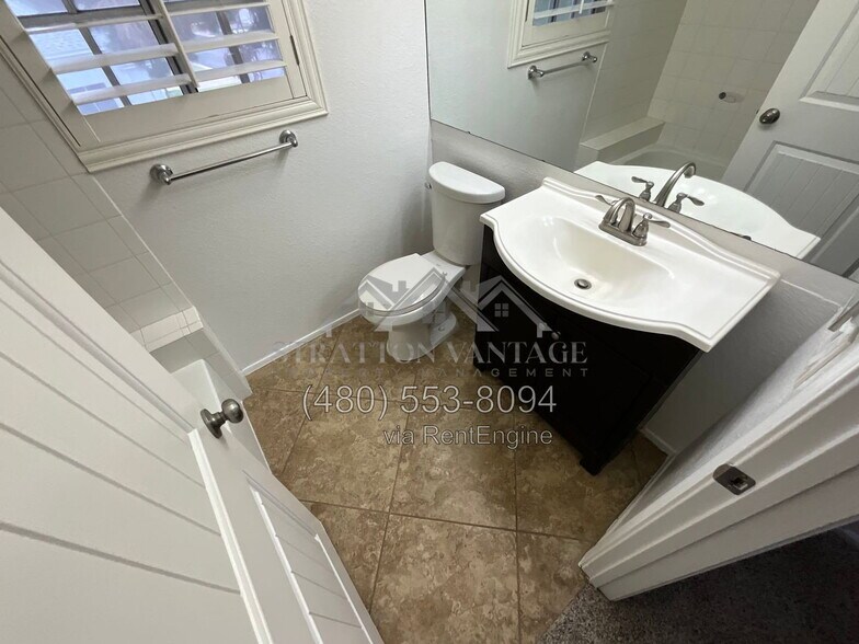 Building Photo - 441 S Maple
