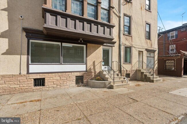 Building Photo - 1538 Pine St