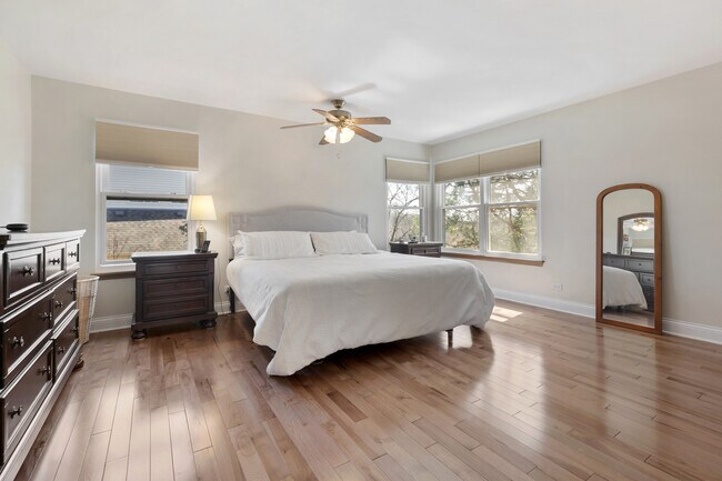 Building Photo - 526 Normandy Ln
