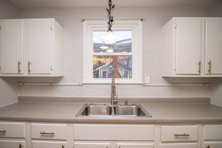 Building Photo - 163 S Park St