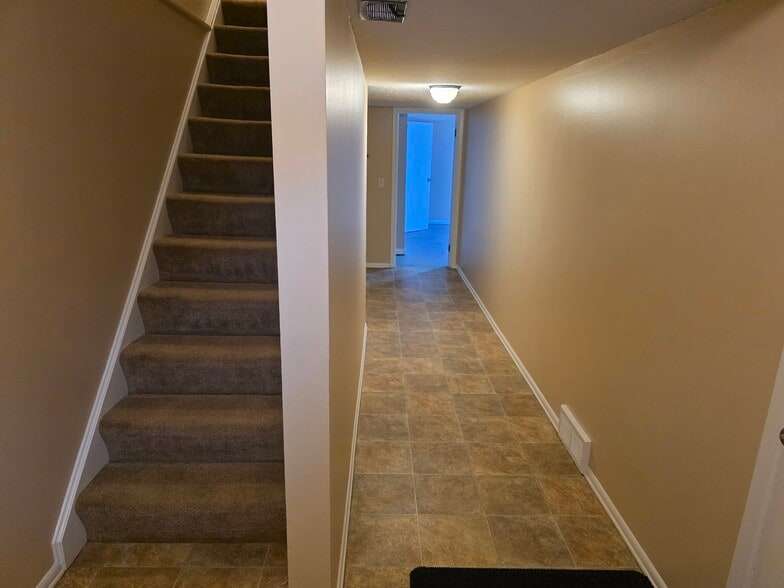 Building Photo - 65 Valley St