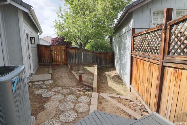 Building Photo - 690 Caughlin Glen
