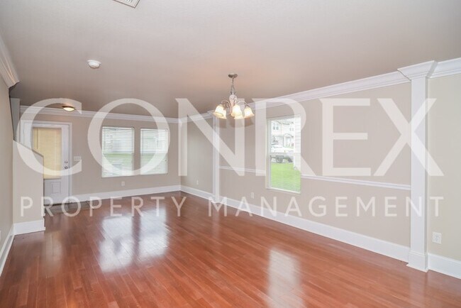 Building Photo - Spacious Two Story Home