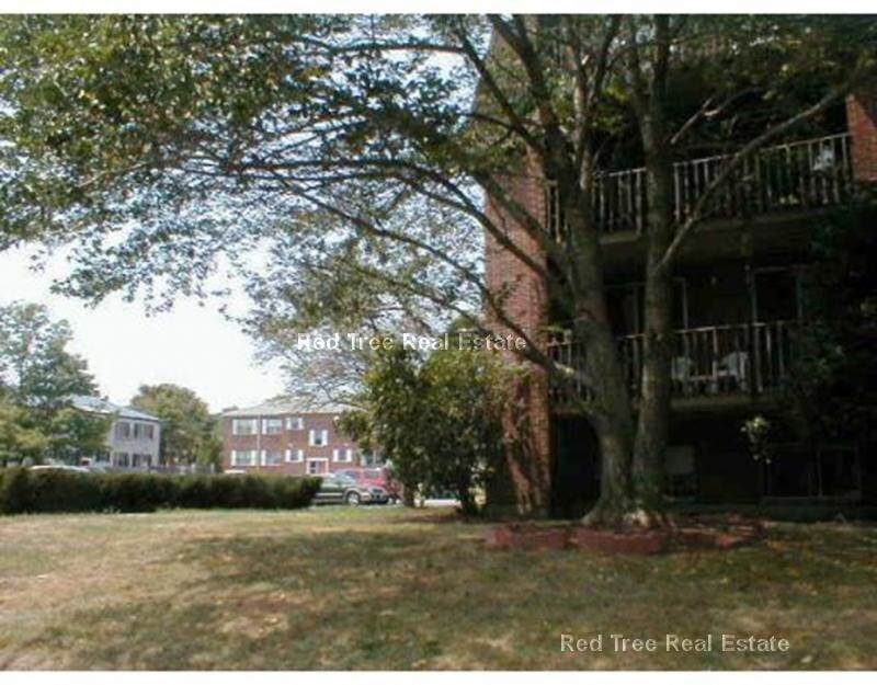 Building Photo - 144 Kenrick St