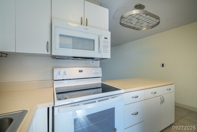 Building Photo - 2BR 1BA Condo w/2 ASSIGNED PARKING STALLS in Mililani, near SCHOFIELD and WHEELER!