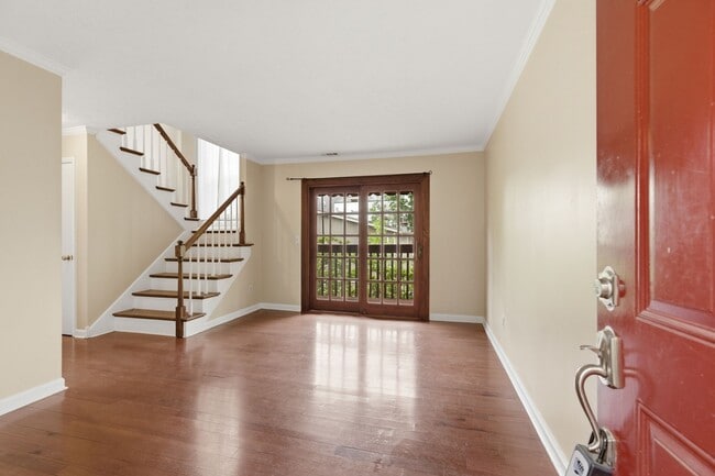 Building Photo - 515 Chesterfield Ave