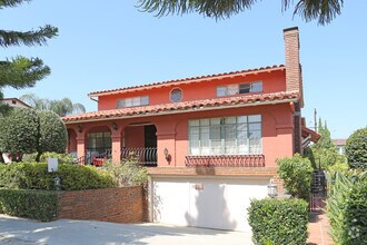 Building Photo - 1111 17th St #D in Santa Monica - North of Wilshire Blvd!