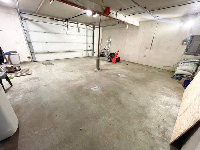 Building Photo - Large 4 Bd, 3 Bath House for Rent in North Pole!