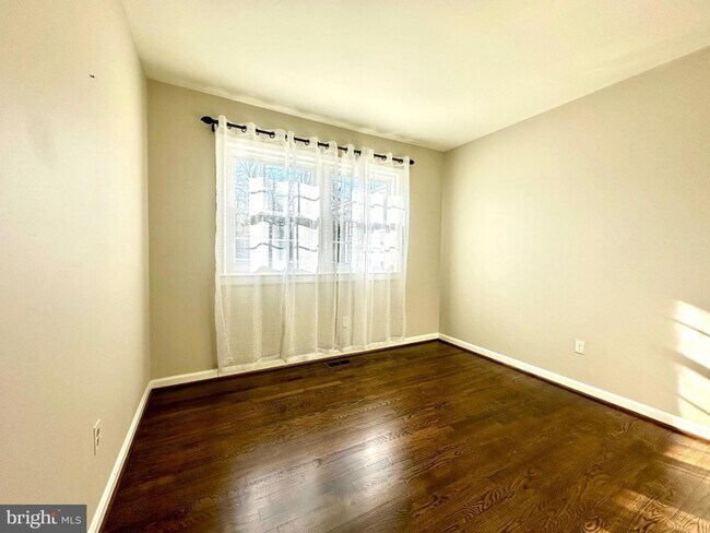 Building Photo - 2529 W Meredith Dr