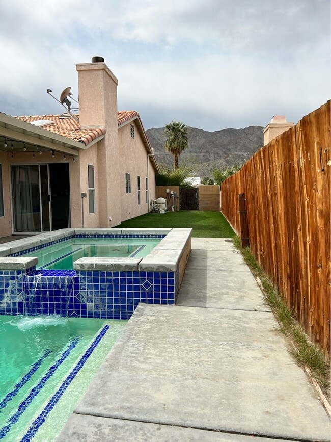 Side yard and pool - 52560 Avenida Navarro