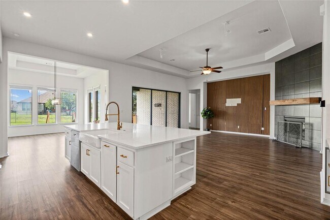 Building Photo - 1336 Academy Oaks Dr