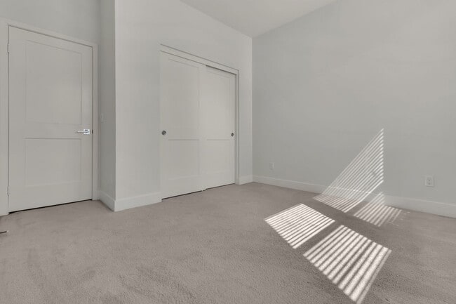 Building Photo - 945 E Mason Ln