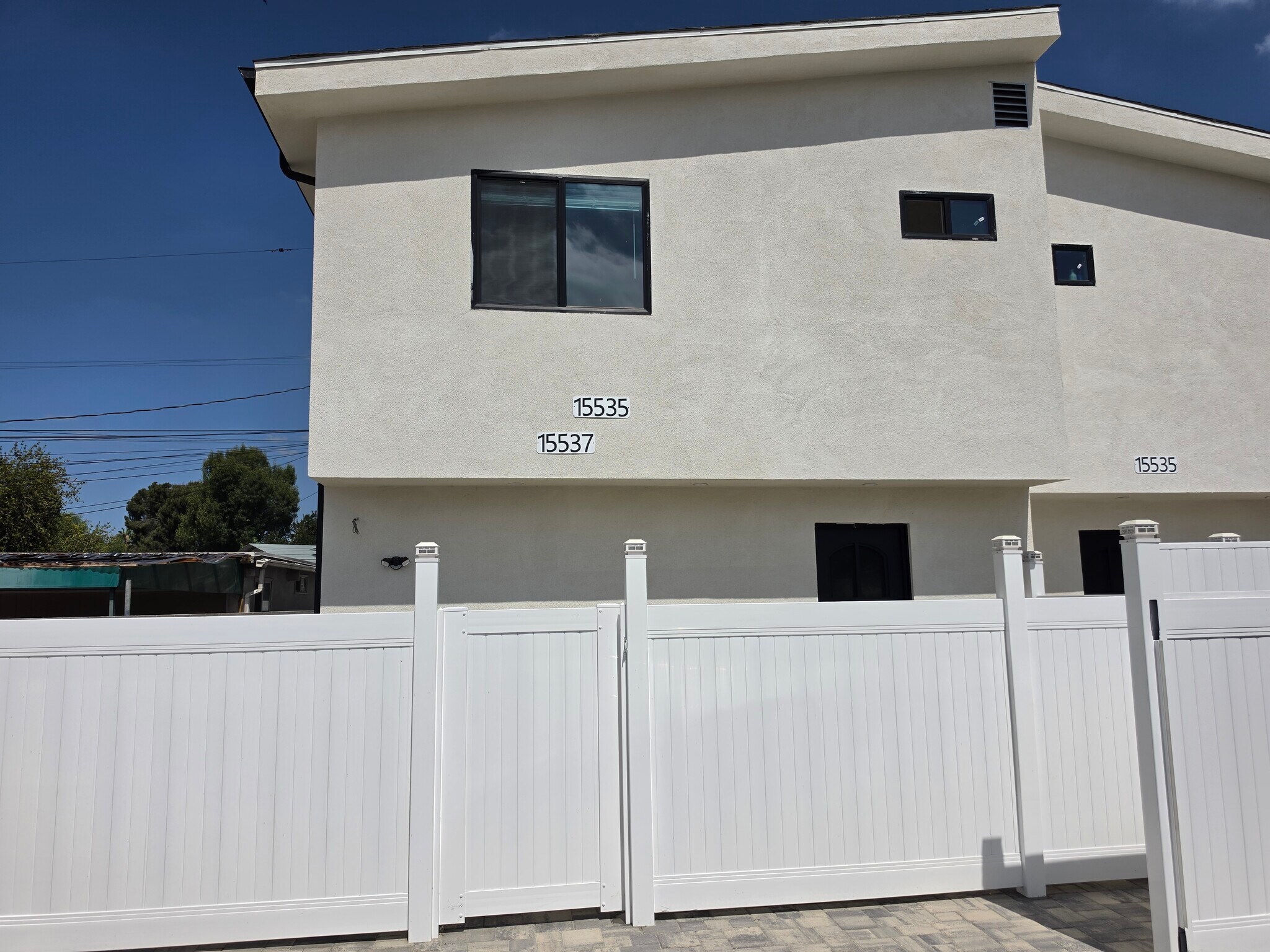 Building Photo - 15533 Tupper St