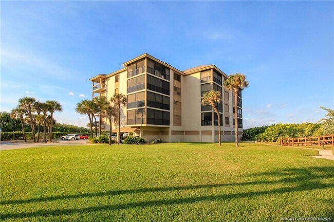 Building Photo - 2641 NE Ocean Blvd