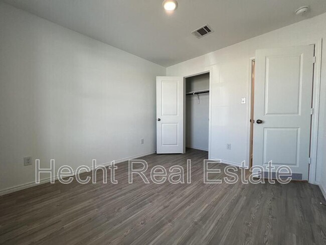 Building Photo - 2938 Shore Lark