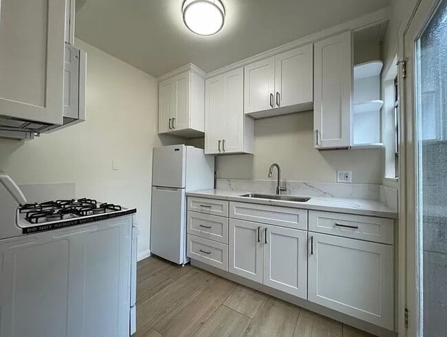 Building Photo - Amazing 1 Bedroom Cottage in the Heart of University Heights