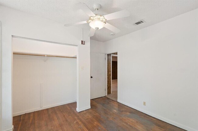 Building Photo - 4616 E Cesar Chavez St