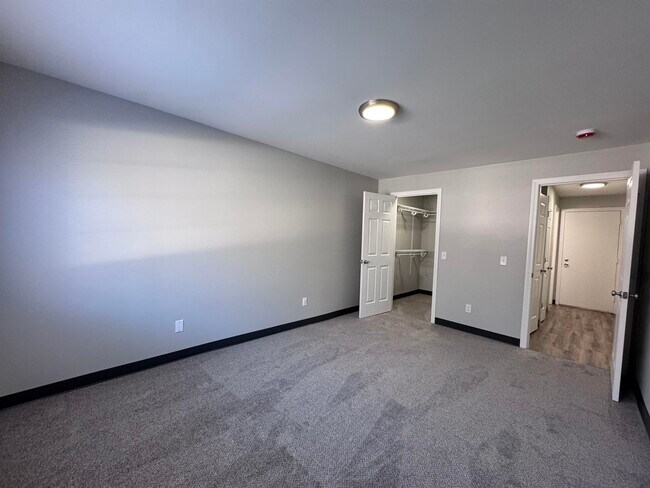 Building Photo - 379 Huse Rd