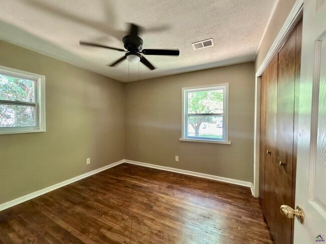 Building Photo - 111 Marilyn Dr