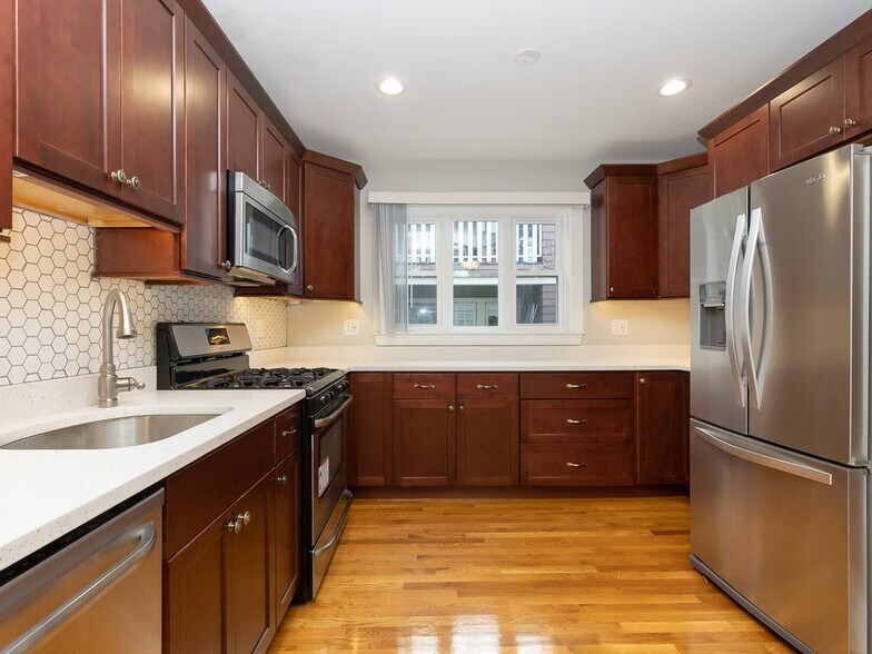 Building Photo - 20 Manley St