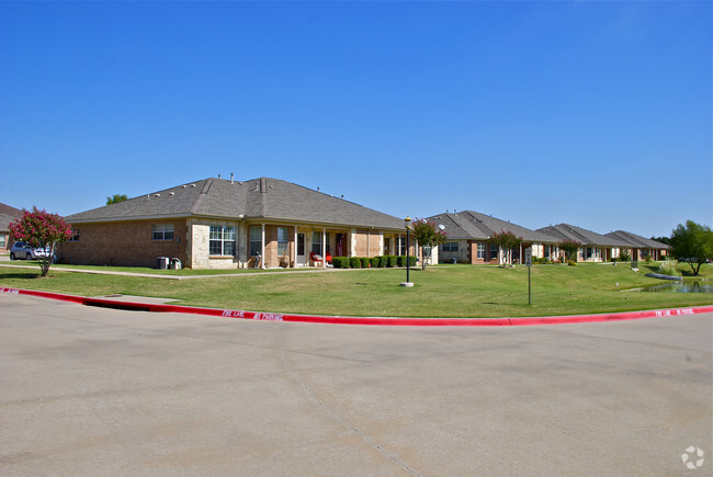 Building Photo - Autumn Oaks of Corinth