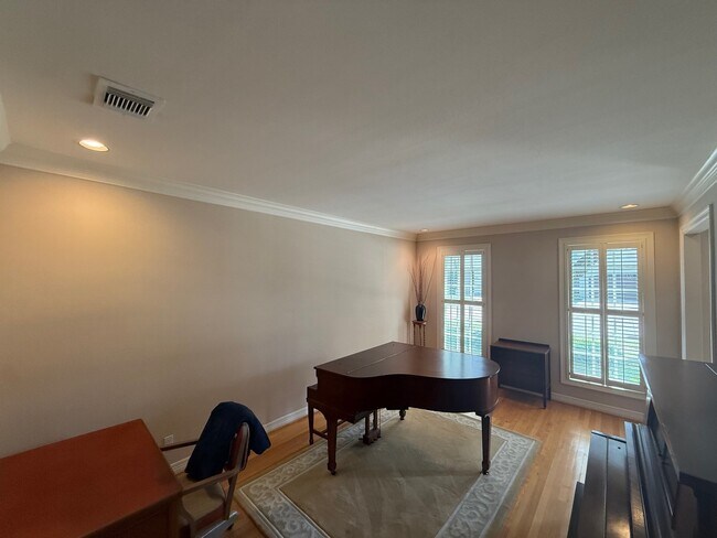 Building Photo - 5920 Fordham St