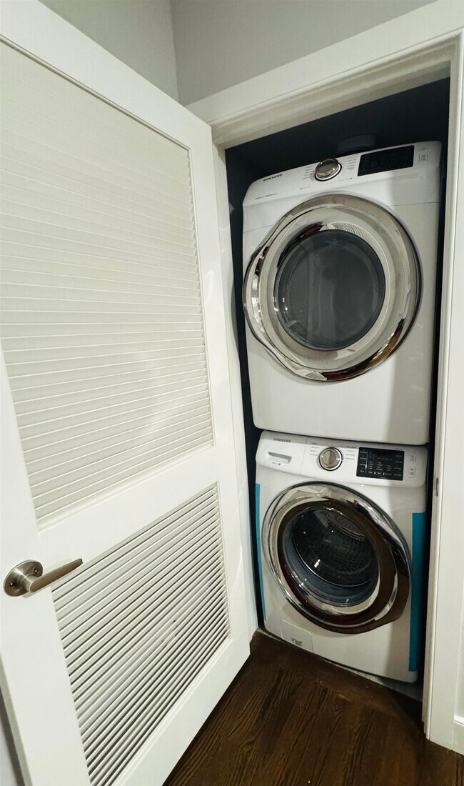 Building Photo - 114 Bleecker St