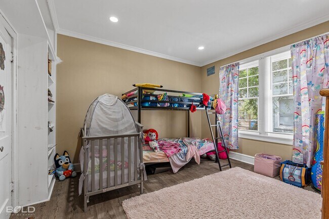 Building Photo - 130 Dalzell St