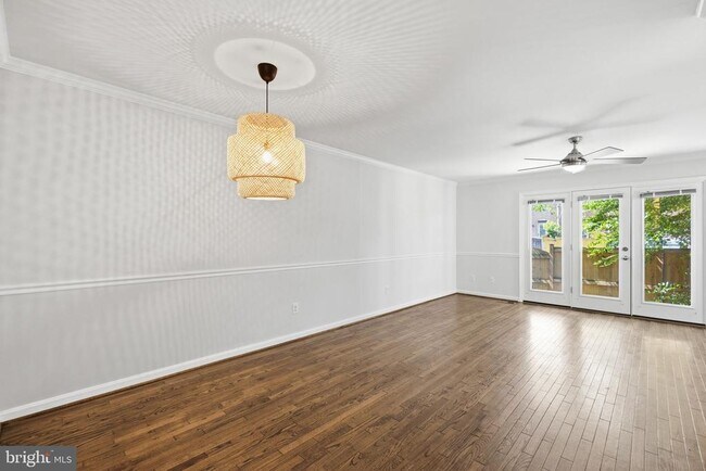 Building Photo - 541 Colecroft Ct