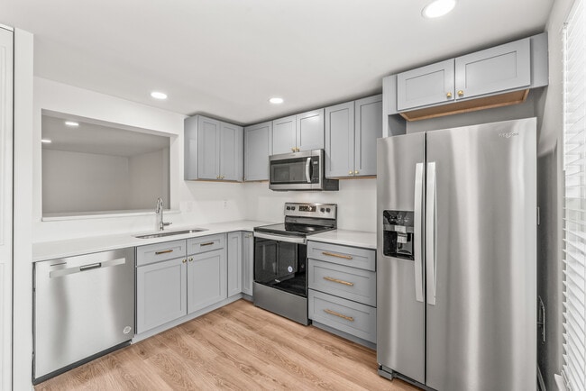 Building Photo - 9726 Old Gate Dr