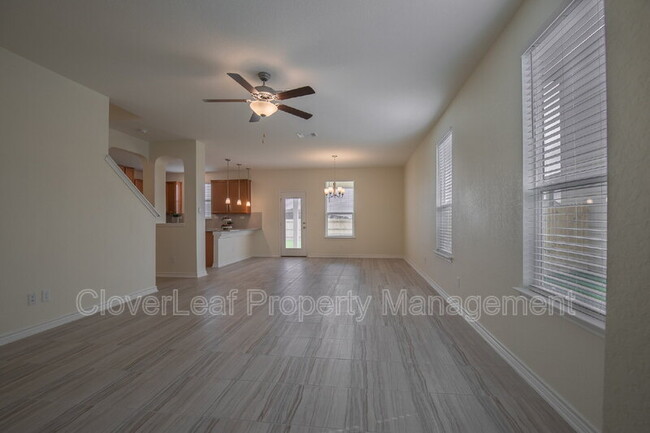 Building Photo - 571 Pebble Bend