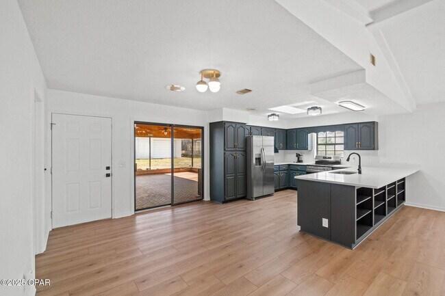 Building Photo - 224 E Lakeshore Dr