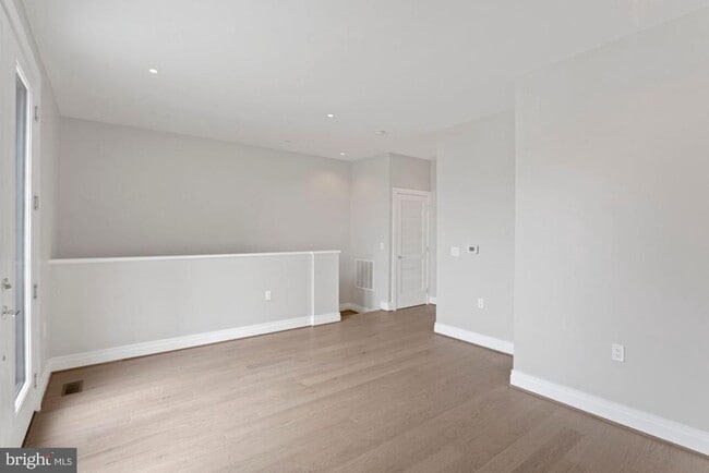 Building Photo - 203 Montgomery St