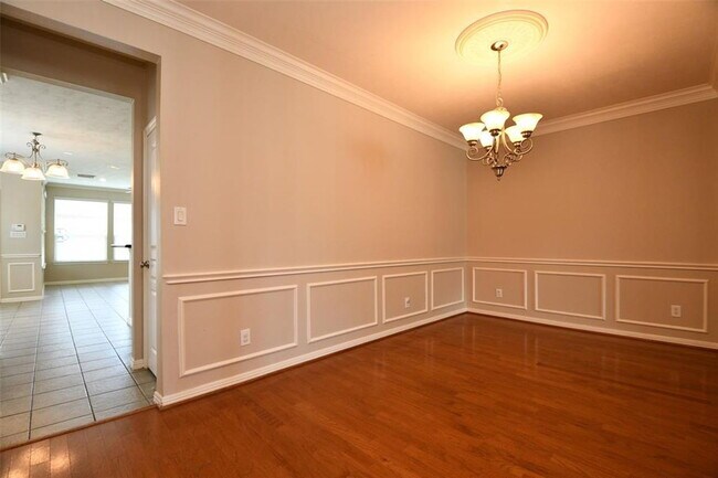 Building Photo - 919 Fisher St