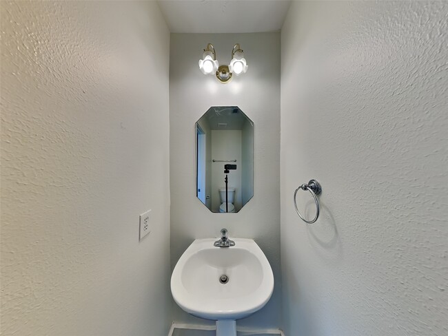 Building Photo - 5011 Westfield Village Dr